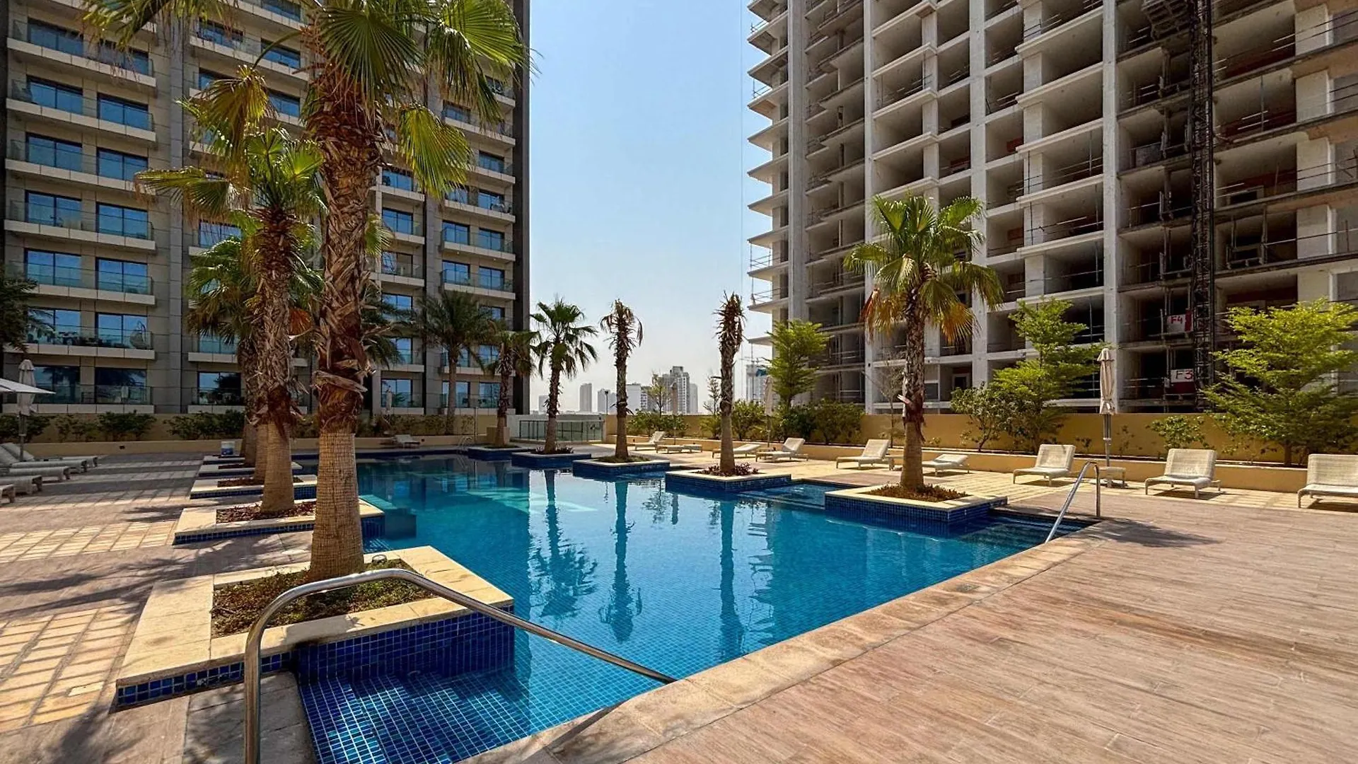 Frank Porter - Damac Ghalia Tower - Studio Dubai